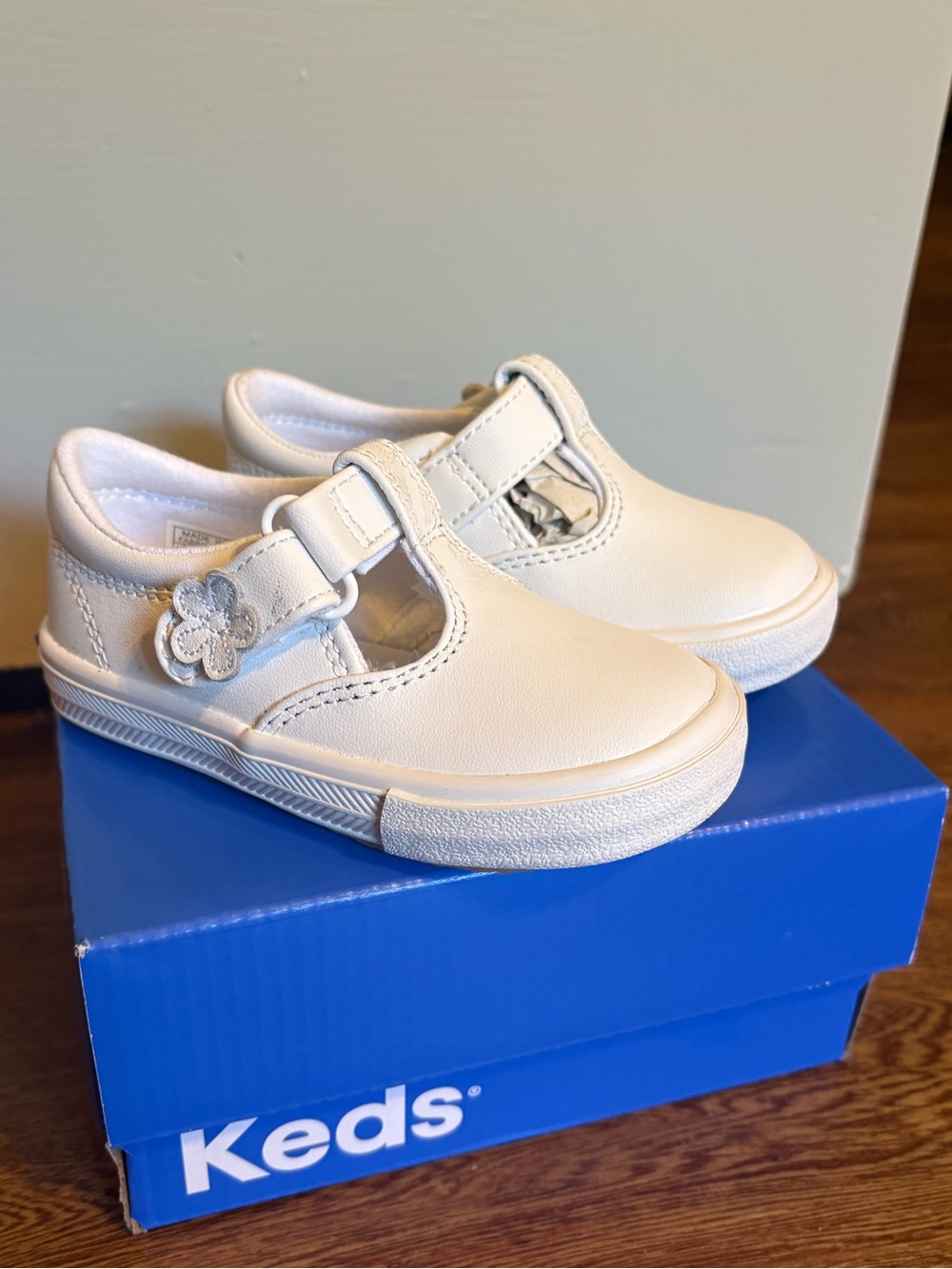 NEW Keds Toddler 5W White Leather Mary Jane Daphne Sneaker with Flower Strap